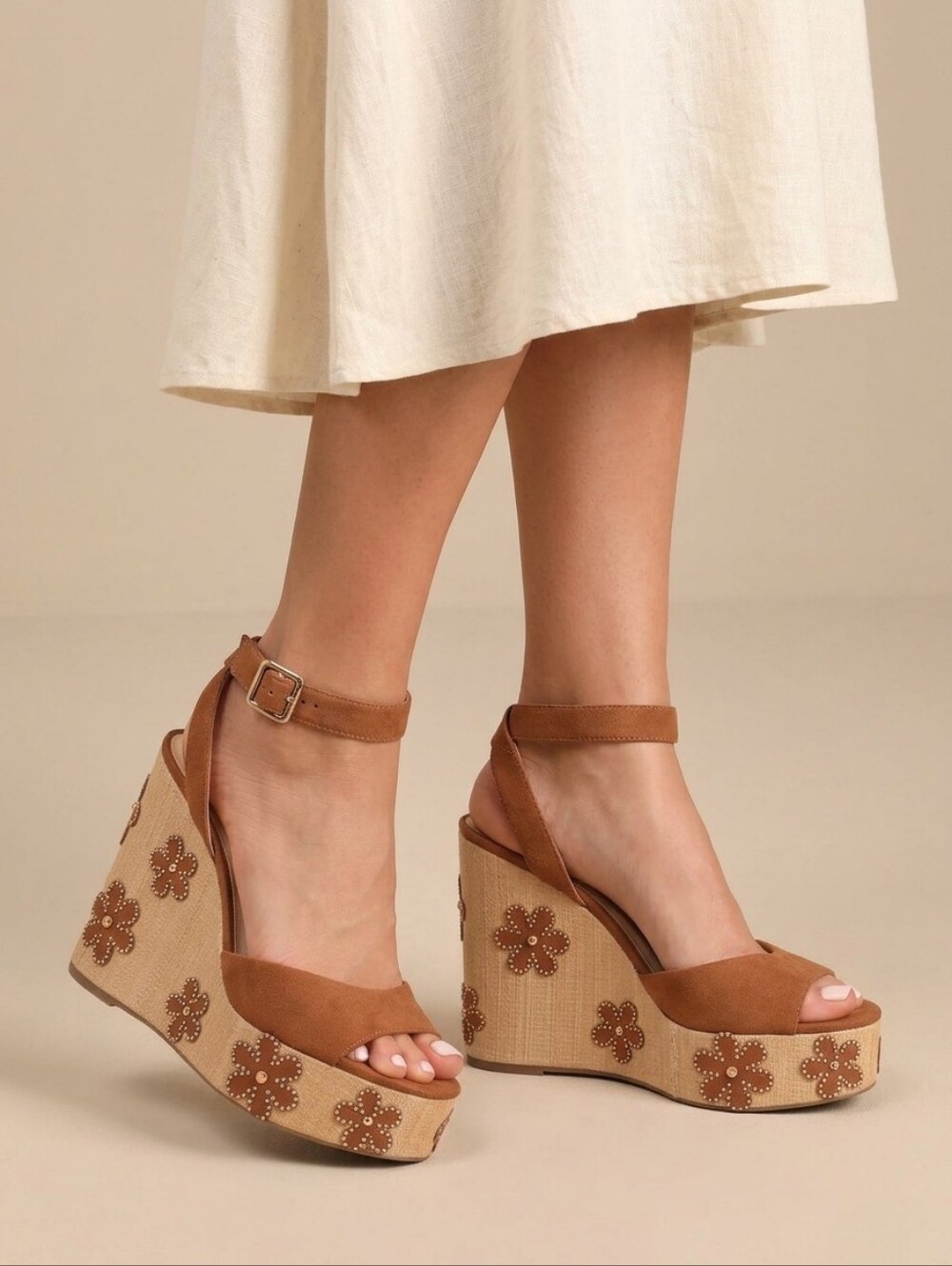 JESSICA SIMPSON Kamindi Brown Faux Suede Beaded Flower Wedge Boho Hippie Size 6